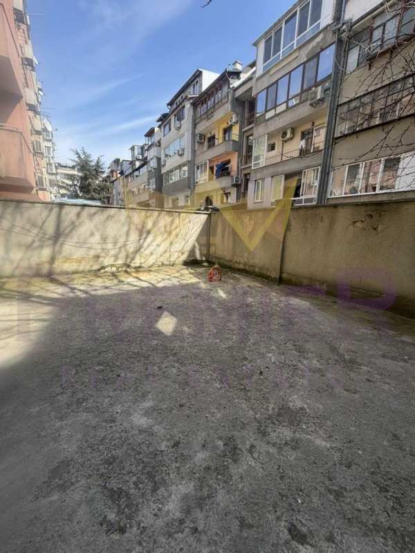 Дава под наем гараж, паркомясто, гр. варна, лятно кино тракия