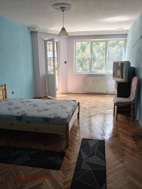 Дава под наем 3-стаен, гр. плевен, идеален център