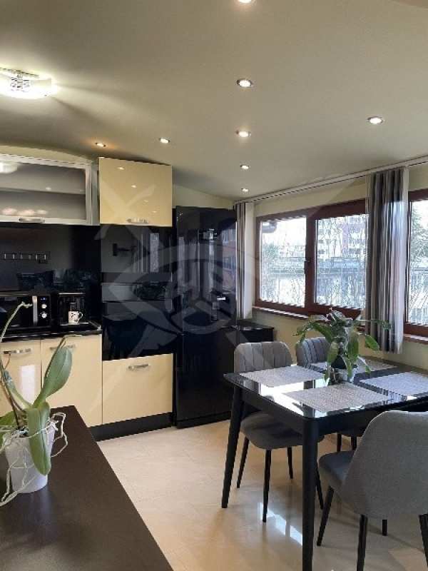 Дава под наем 3-стаен, гр. бургас, център