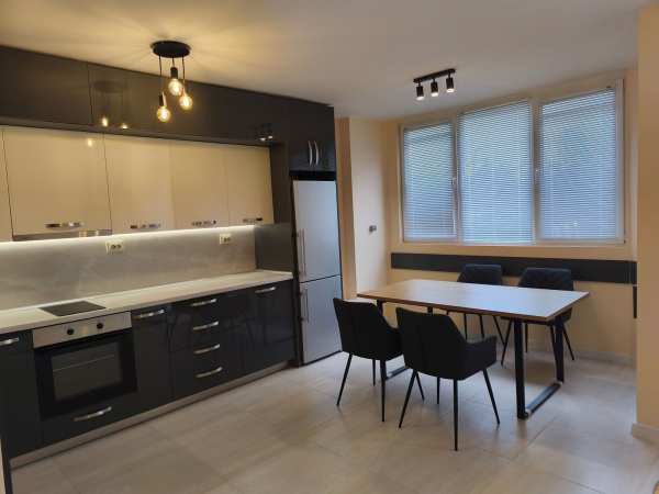 Дава под наем 3-стаен, гр. бургас, център