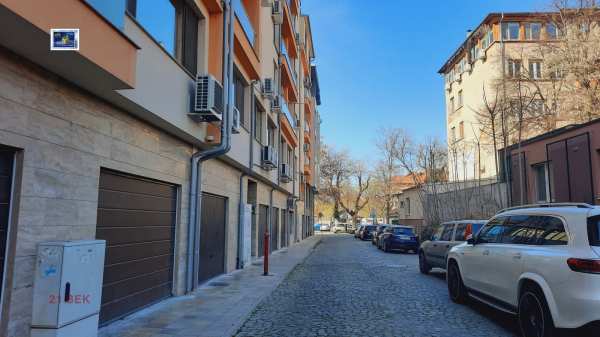 Дава под наем гараж, паркомясто, гр. пловдив, център