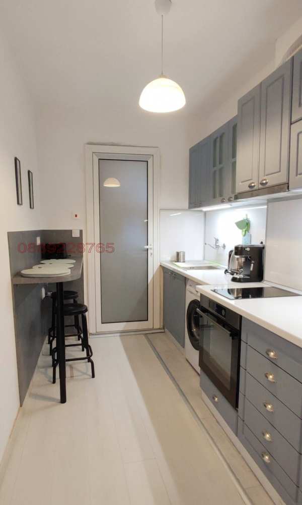 Дава под наем етаж от къща, гр. пловдив, център