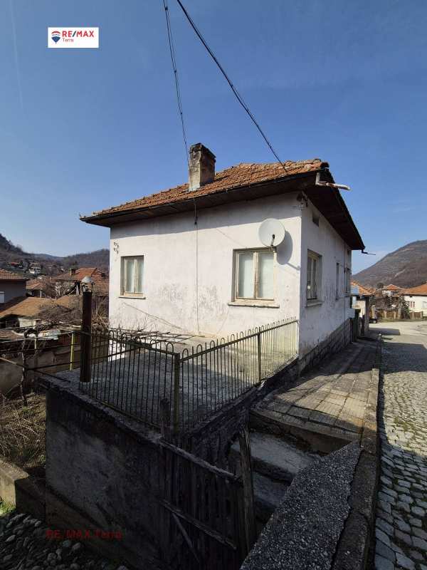Продава къща, с. гложене, област ловеч