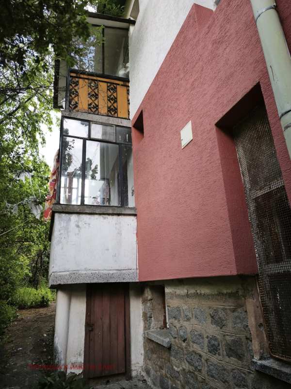 Продава етаж от къща, с. кладница, област перник
