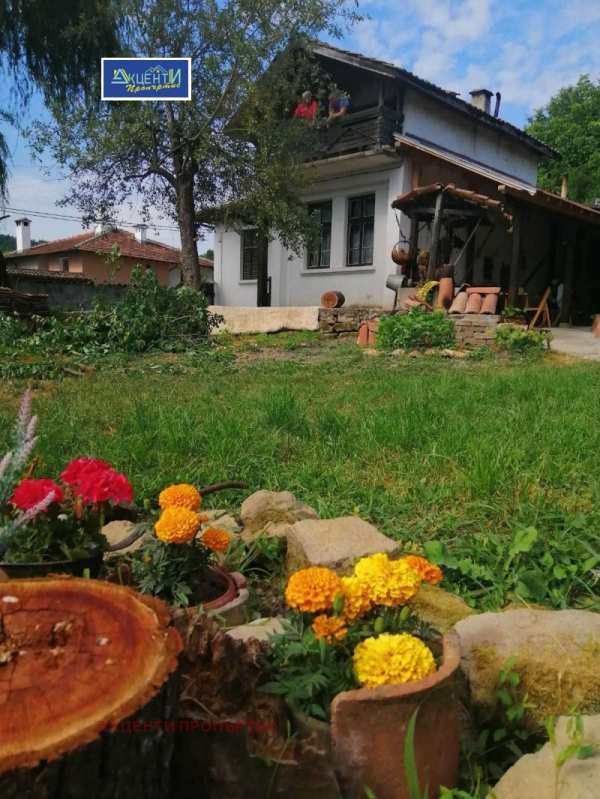 Продава къща, с. средни колиби, област велико търново