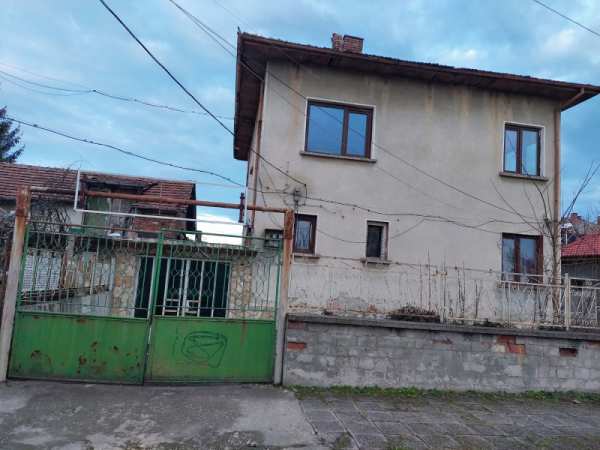 Продава къща, гр. левски, област плевен