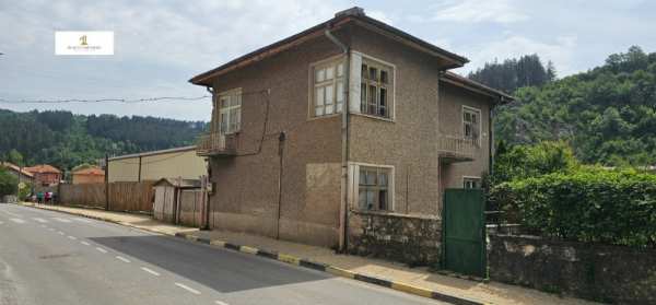 Продава къща, гр. трън, област перник