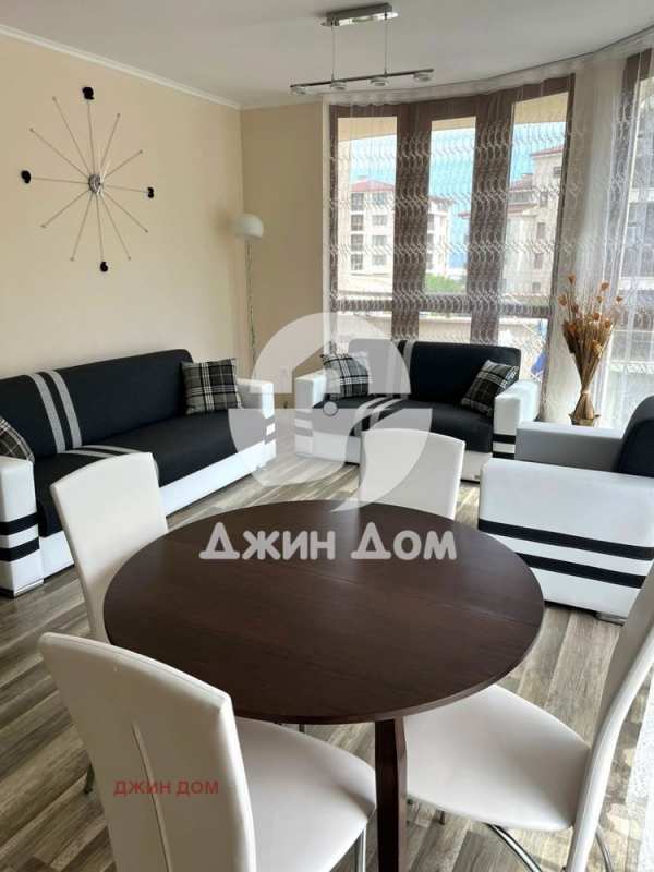 Продава 3-стаен, с. шкорпиловци, област варна