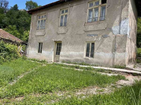Продава къща, гр. трън, област перник