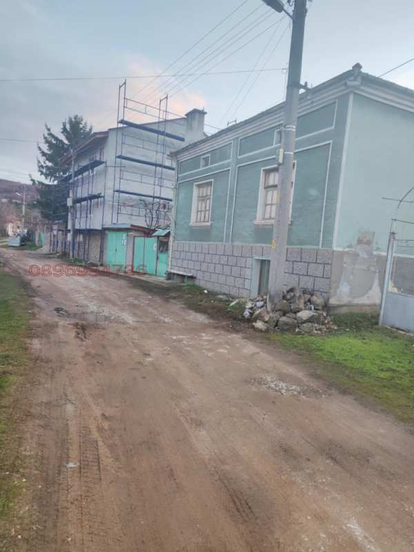Продава  къща с. Дебръщица, област Пазарджик
      786 кв.м