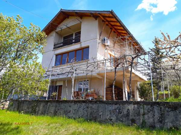 Продава къща, с. градец, област софия област