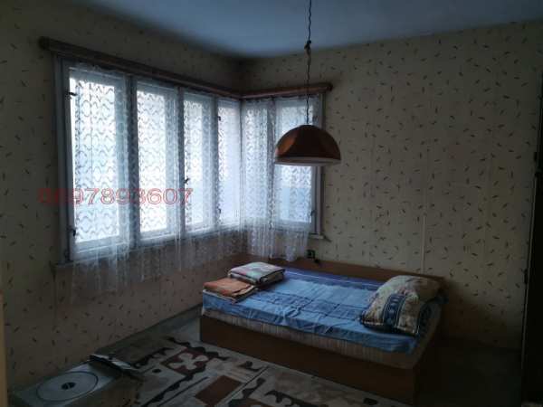Продава 4-стаен, гр. карнобат, област бургас