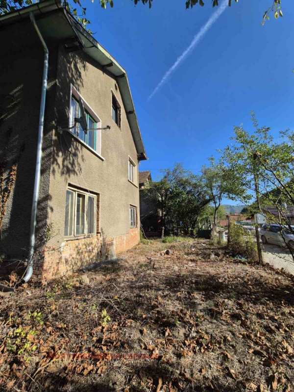 Продава къща, с. томпсън, област софия област
