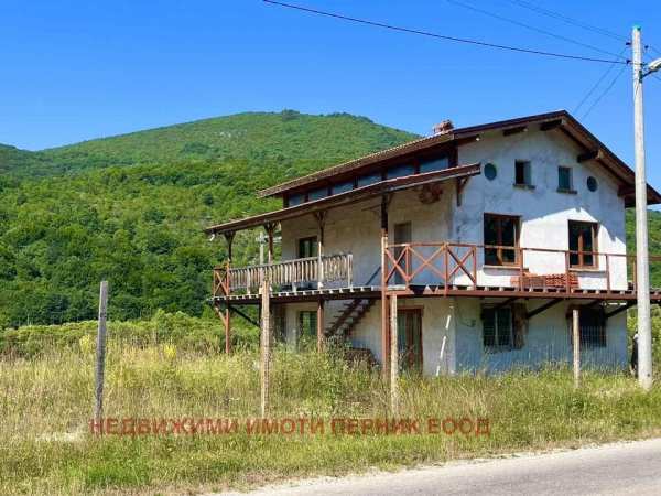 Продава къща, гр. трън, област перник