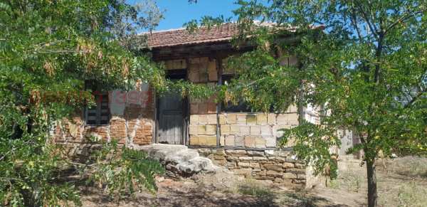 Продава къща, с. искра, област бургас