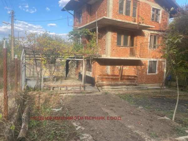 Продава  къща с. Кленовик, област Перник
      150 кв.м