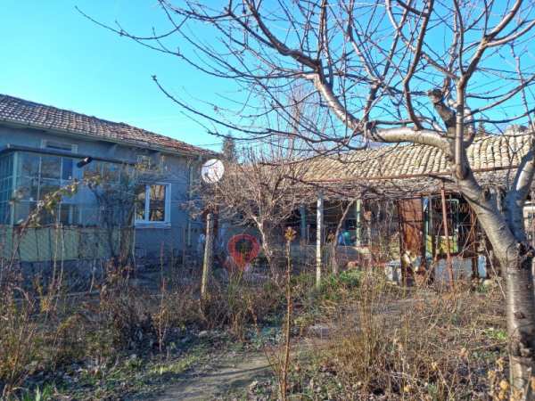 Продава  къща с. Кюлевча, област Шумен
      140 кв.м