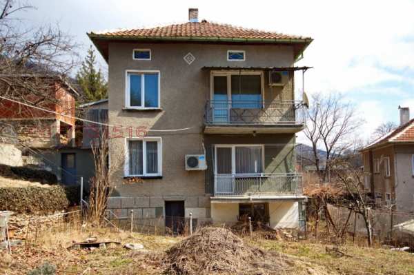 Продава къща, с. чурек, област софия област