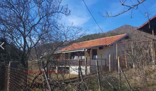 Продава  къща с. Песнопой, област Пловдив
      100 кв.м