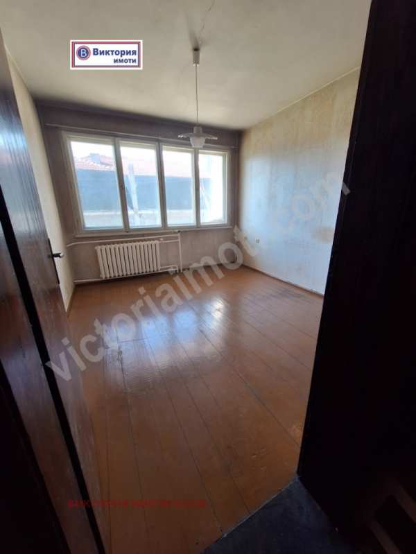 Продава  4-стаен град Велико Търново, Център
      140 кв.м