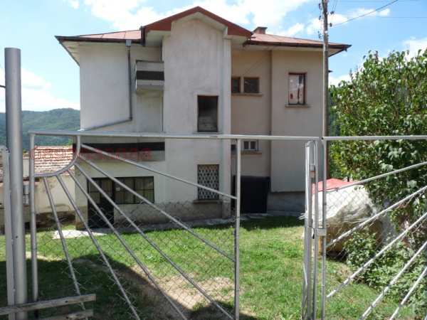 Продава къща, с. баните, област смолян