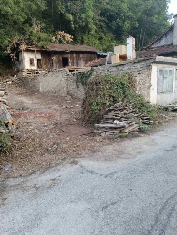 Продава  къща с. Орешак, област Ловеч
      440 кв.м