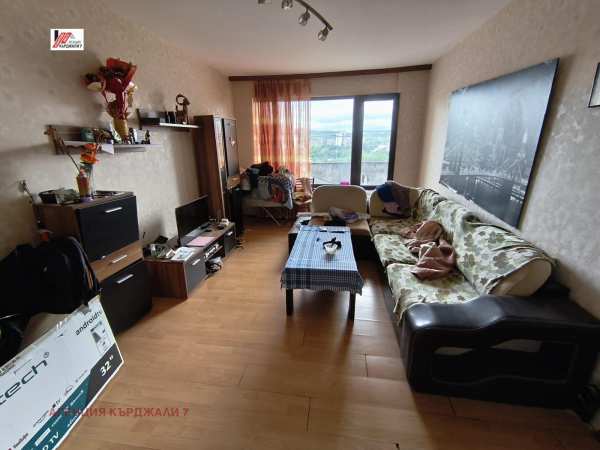 Продава 3-стаен, гр. кърджали, възрожденци