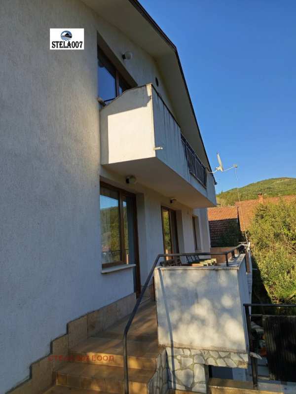 Продава  етаж от къща с. Искрец, област София
      90 кв.м
