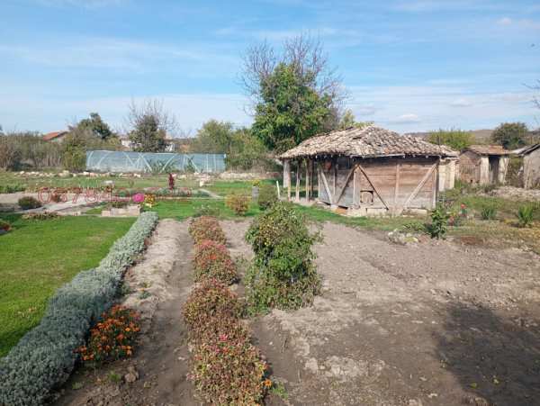 Продава  парцел с. Дибич, област Шумен
      680 кв.м
