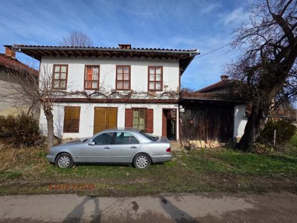 Продава къща, с. орешак, област ловеч