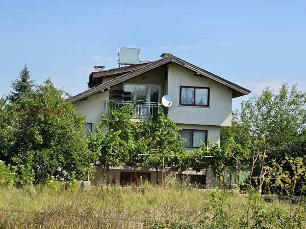 Дава под наем етаж от къща, с. яребична, област варна