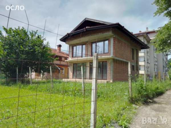 Продава къща троян