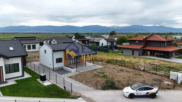 Къща в Пловдив, област-с.Радиново площ 175 цена 329000