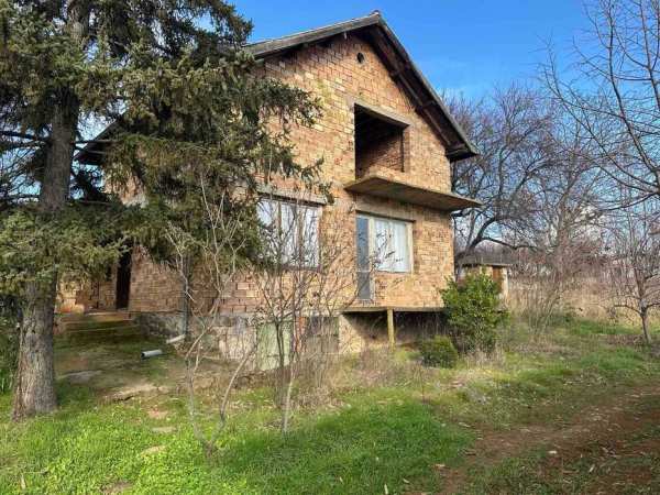 Продава къща с двор село Малка Верея