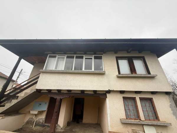 Продава къща на  на 10 км от гр. Габрово