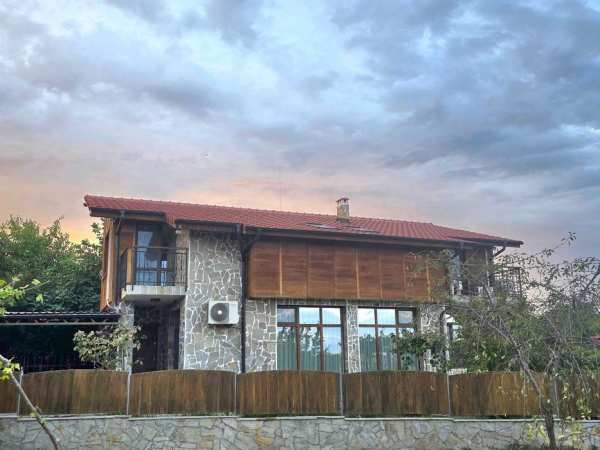 Собственик продава къща с двор,  4 спални в с.Каменар, Поморие