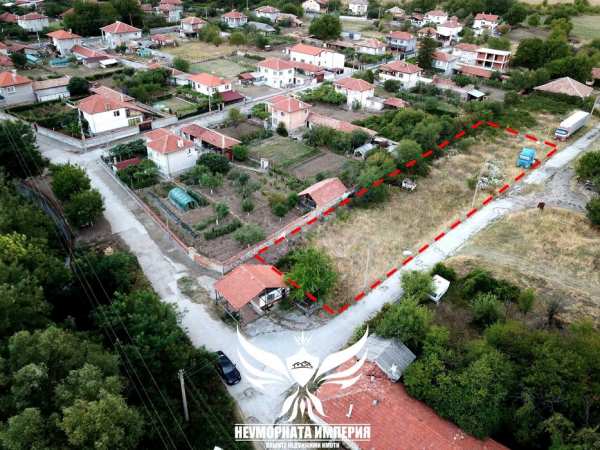 Продавам парцел 1592кв.м. в с.Долнослав, статут за НТП Стопански Двор