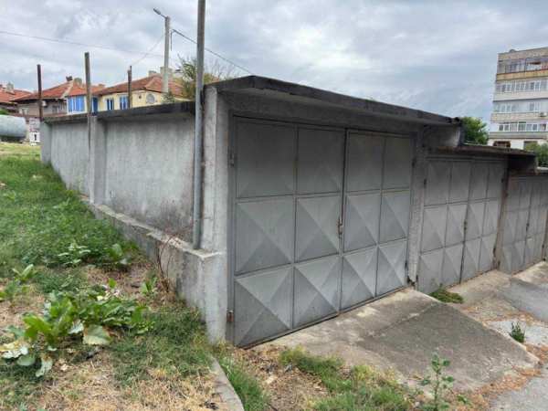 Продавам гараж в ж.к. Орел, гр. Разград - срещу 27-ми блок
