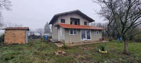 368-Продава се двуетажна масивна вила в местността 