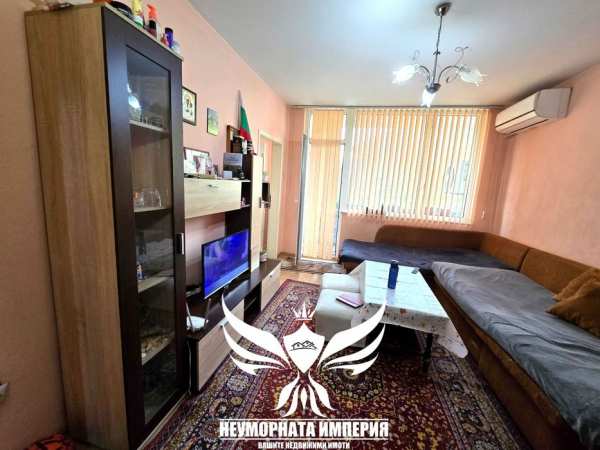 Продавам тристаен 68кв.м. на 4ти етаж с метален гараж в гр.Асеновград, квартал Изток