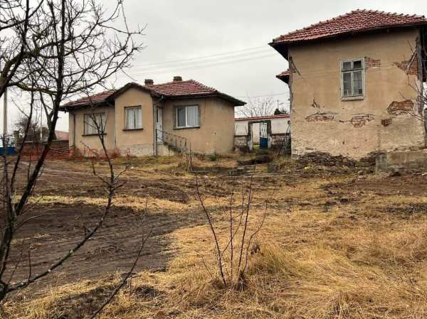 Продава къща, с. пчелин, област софия област