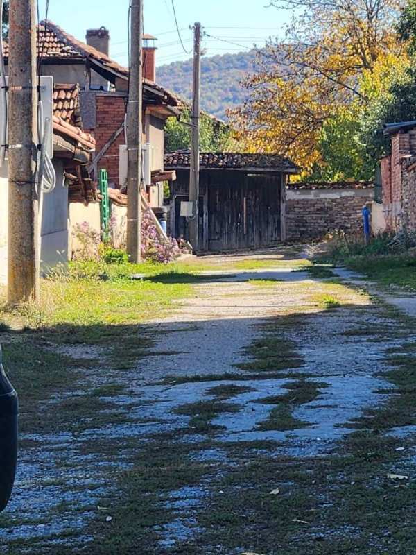Продава къща, с. смолско, област софия област