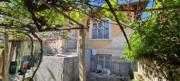 Продава  къща с. Голям чардак, област Пловдив
      76 кв.м