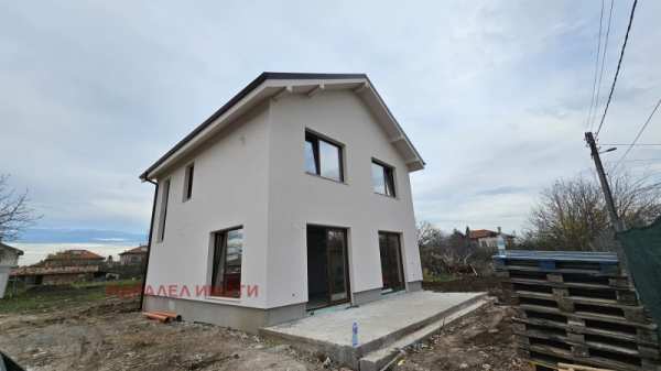 Продава  къща с. Строево, област Пловдив
      155 кв.м