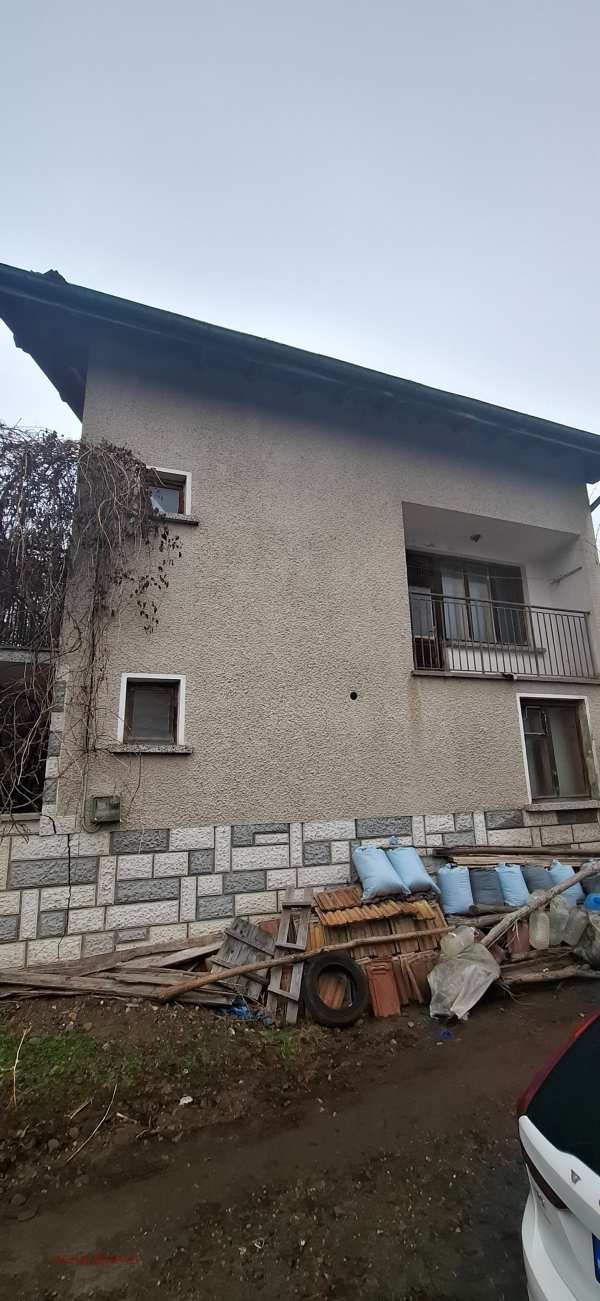 Продава къща, с. смолско, област софия област
