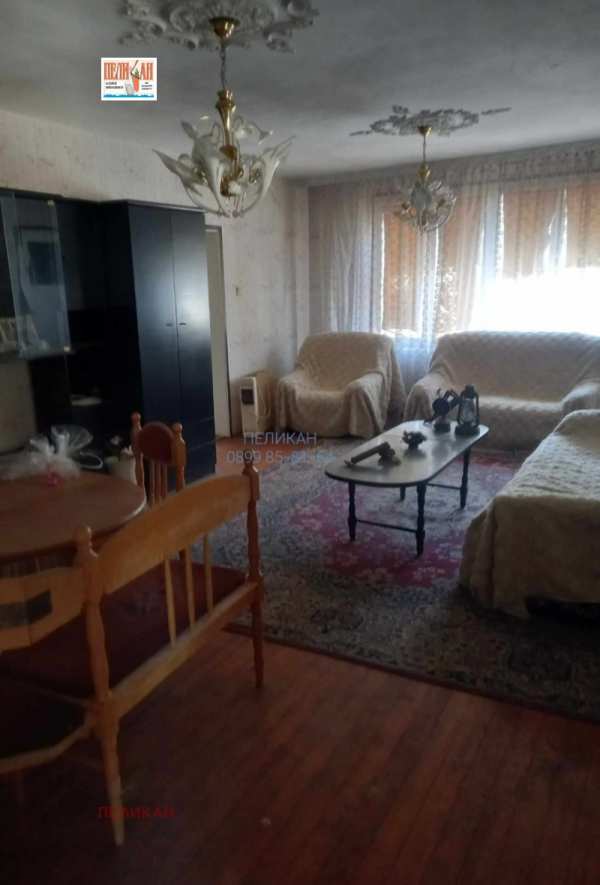 Продава  етаж от къща гр. Полски Тръмбеш, област Велико Търново
      116 кв.м
