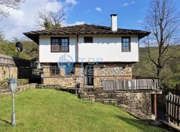 Продава  къща с. Боженците, област Габрово
      265 кв.м