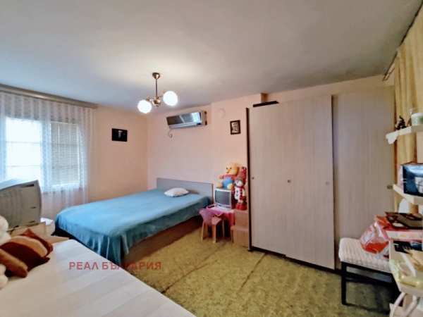 Продава  къща с. Щръклево, област Русе
      237 кв.м