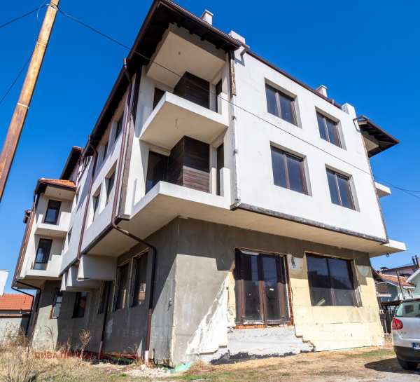 Продава бизнес имот, гр. самоков, област софия област
