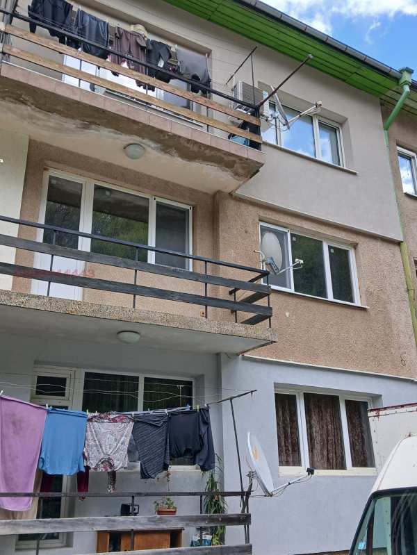 Продава 3-стаен, гр. трън, област перник